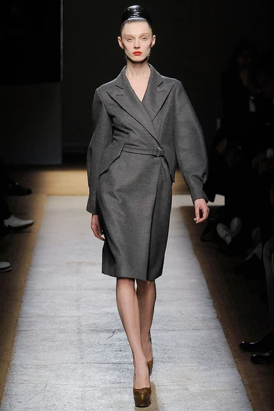 Look 16